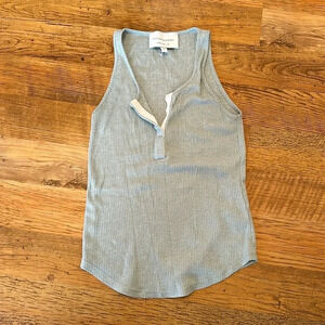 Viktoria & Woods V neck Slit Neckline Sleevless Ribbed Tank Top A36